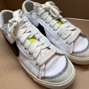 Nike Men’s Blazer Low '77 Jumbo Sneakers Size 7